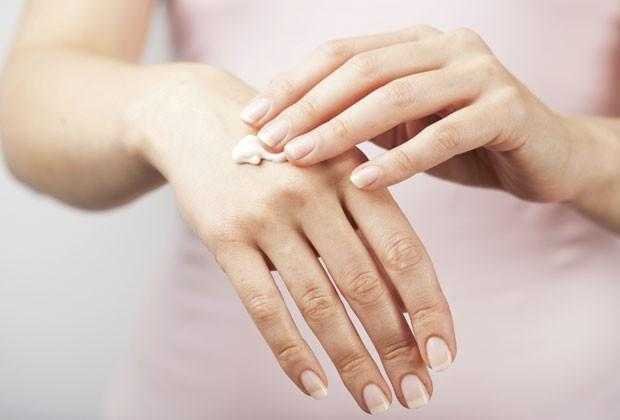 Aprenda como deixar as mãos macias e hidratadas wa