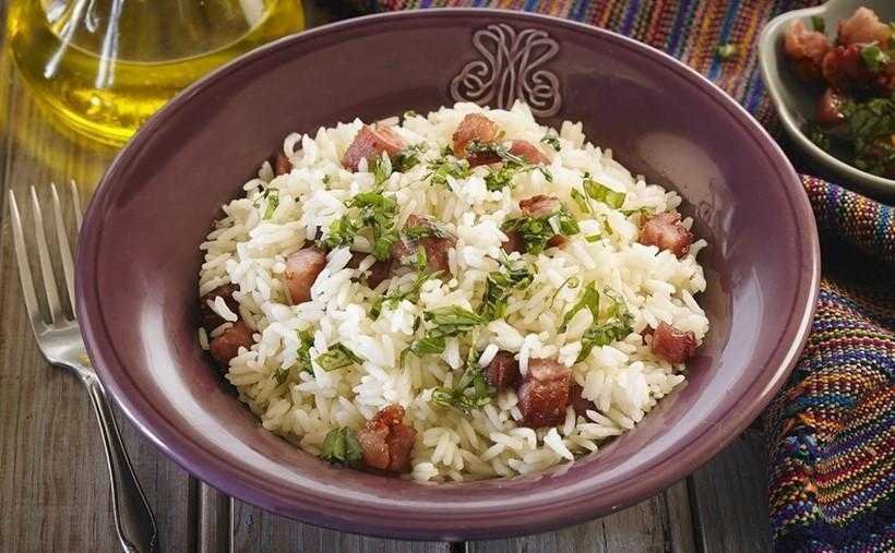 Arroz com Bacon e Manjericao Arroz com Bacon e Manjericão d