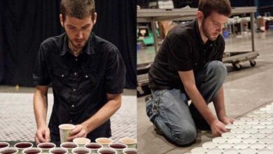 Artista enche 66 mil copos com água. Quando a câmera se afasta, todo mundo fica deslumbrado.