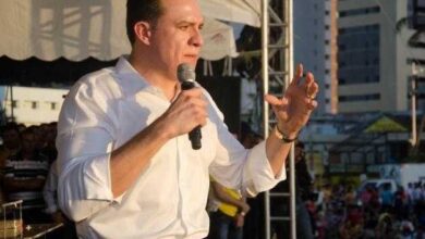 Bispo de Igreja evangelica pede que fieis doem seus carros Bispo de Igreja evangélica pede que fieis doem seus carros e voltem a pé para casa