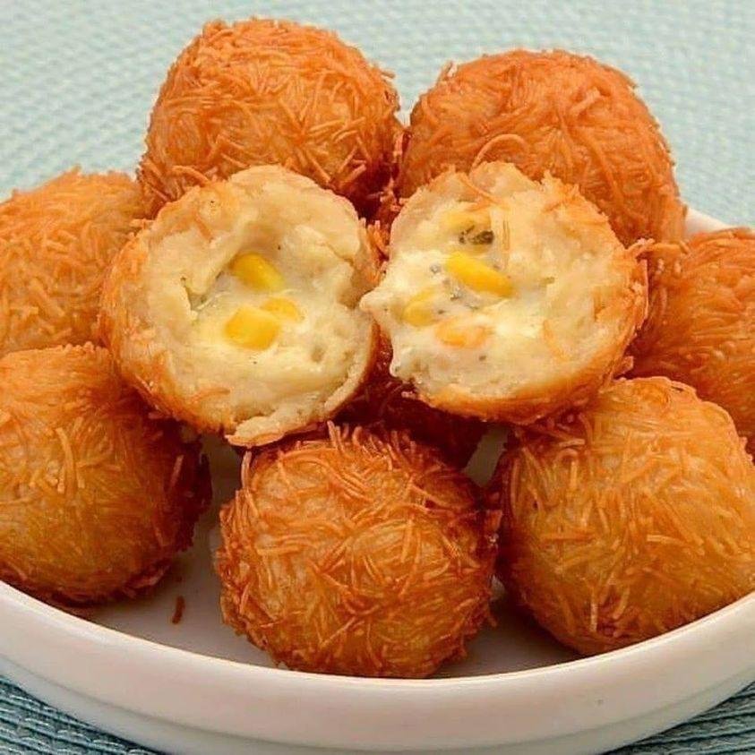 Bolinho crocante com queijo e milho simplesmente irresistivel