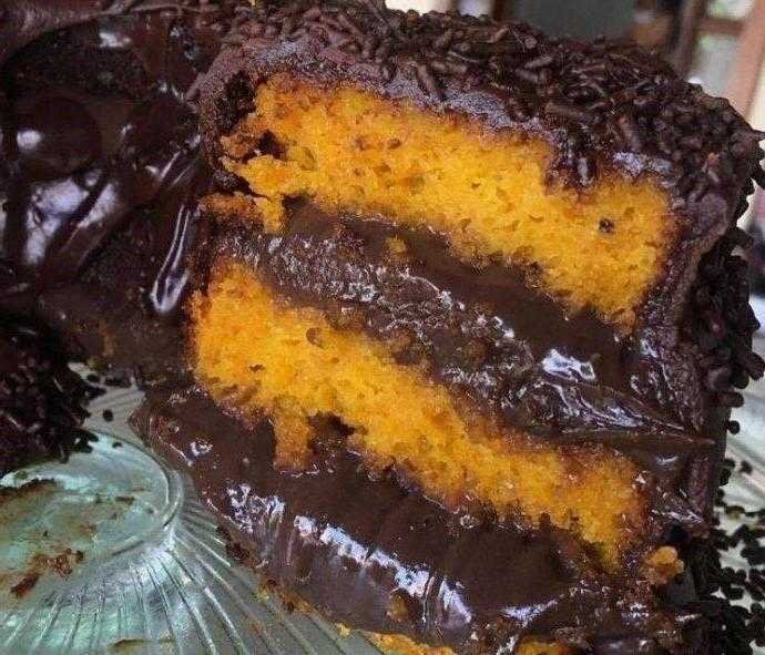 Bolo de Cenoura com Brigadeiro de Panela