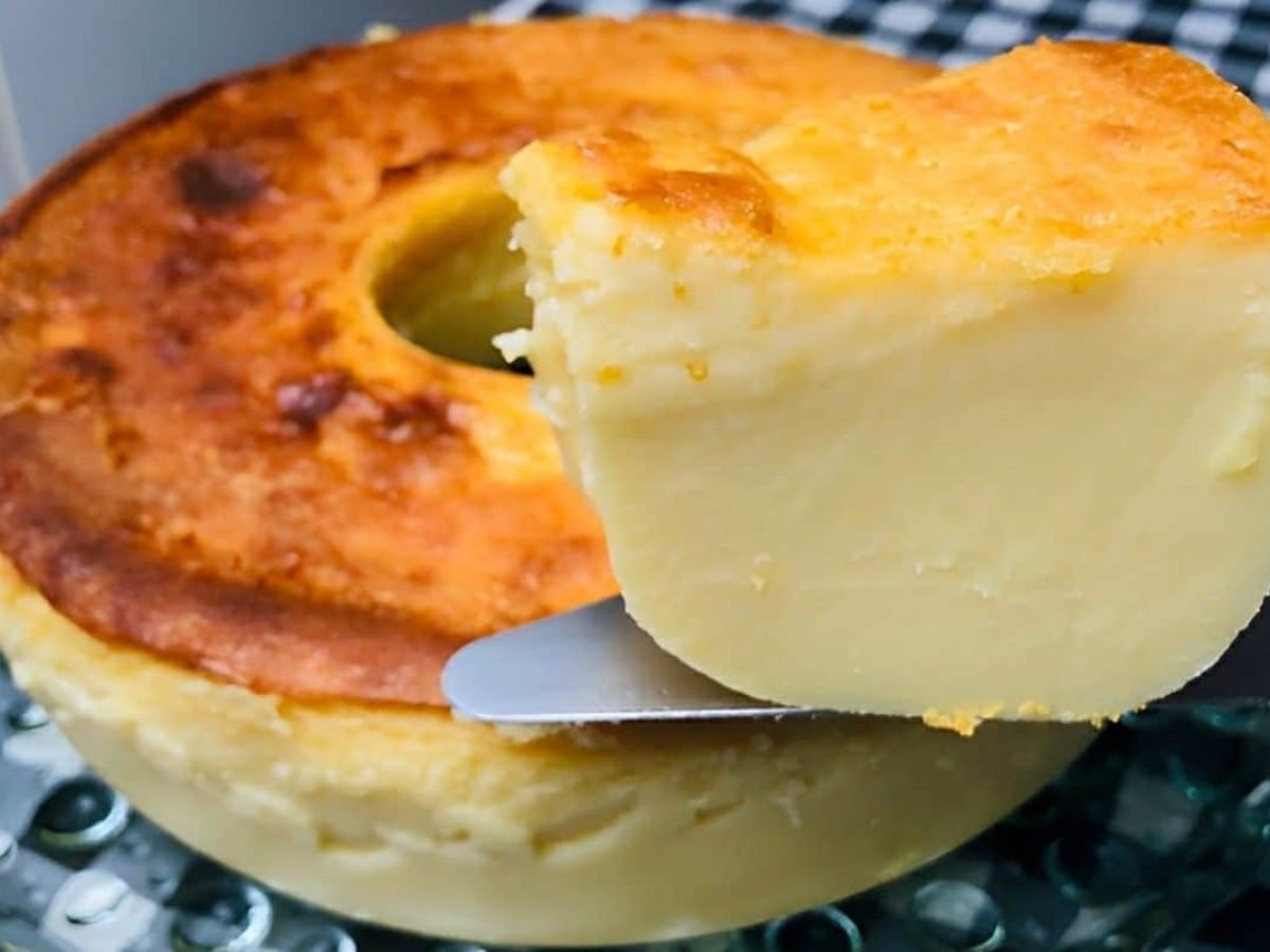 Bolo moca cremosa molhadinho e saboroso que parece um pudim bolo moça cremosa molhadinho e saboroso que parece um pudim