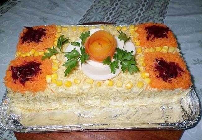 Bolo salgado de pão de forma de frango