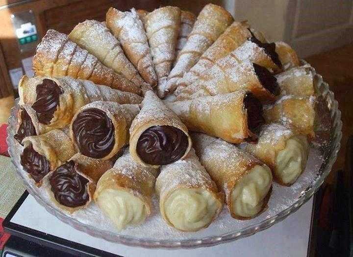 Canudinho de chocolate e baunilha Canudinho de chocolate e baunilha