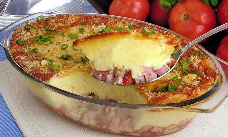 Como fazer mandioca recheada na travessa