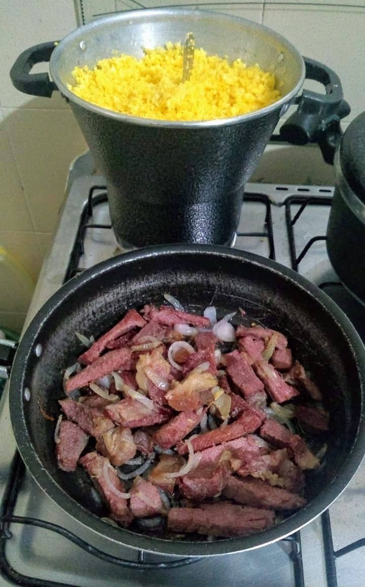 cuscuz com carne sol cuscuz com carne sol