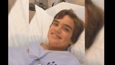 Garoto engoliu brinquedo do cachorro Agora quando fala faz um Garoto engoliu brinquedo do cachorro. Agora, quando fala, faz um som muito engraçado!