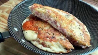 Lanche de Frigideira com Presunto e Muçarela