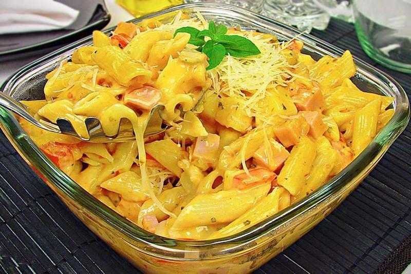 Macarrao na panela de pressao com presunto e queijo Macarrão na panela de pressão com presunto e queijo