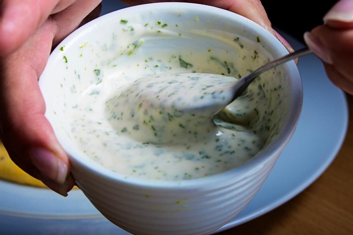 Maionese artesanal de limao e coentro Maionese artesanal de limão e coentro