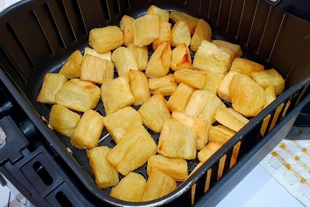 Mandioca frita simples na AirFryer Receita saudavel e nao suja Mandioca frita simples na AirFryer