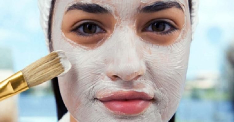 Mascara de bicarbonato remove acne manchas no rosto e repara