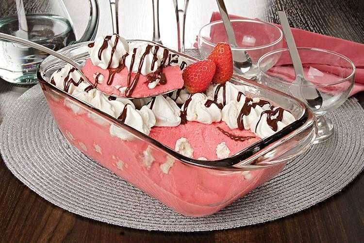 Mousse de morango com suspiro Receita surreal Mousse de morango com suspiro