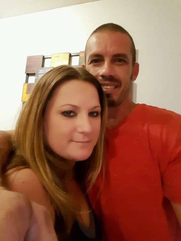 Mulher amamenta seu namorado de 36 anos 12 vezes por dia 1