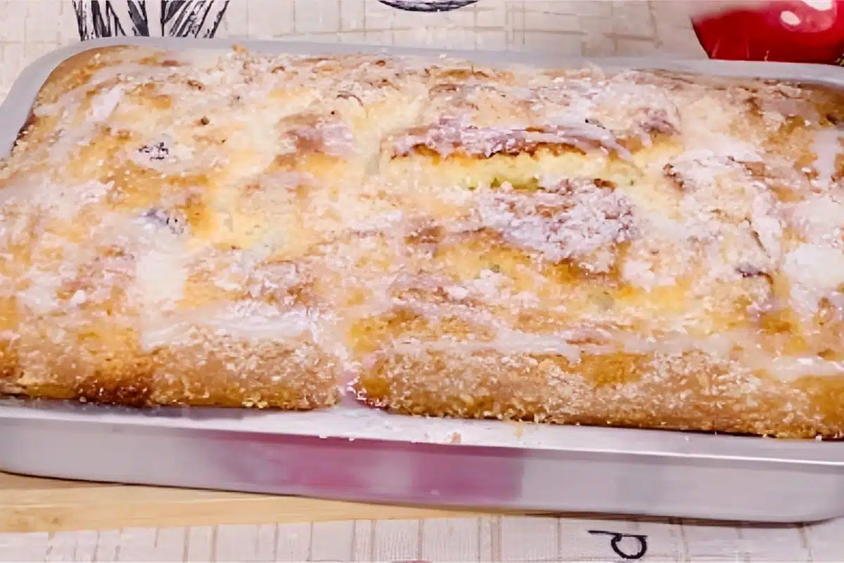 O famoso bolo que minha mãe fazia nos anos 80 e 90 e que todos adoravam! Simples e delicioso!