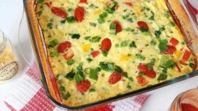 Omelete de forno com vegetais simples e gostoso