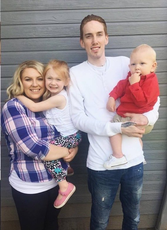 Os pais deixam seu filho de 1 ano com a Jacob