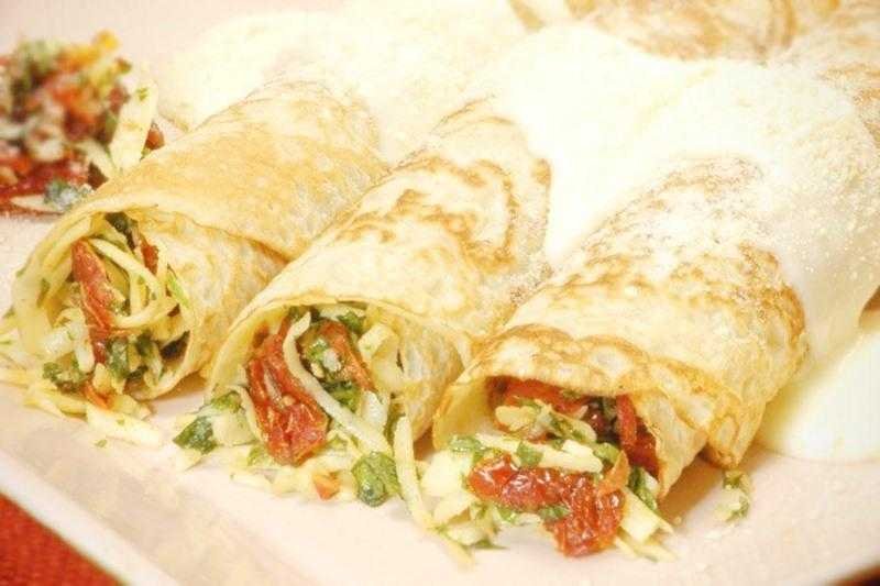 Panqueca de tomate seco e rucula Panqueca de tomate seco e rúcula