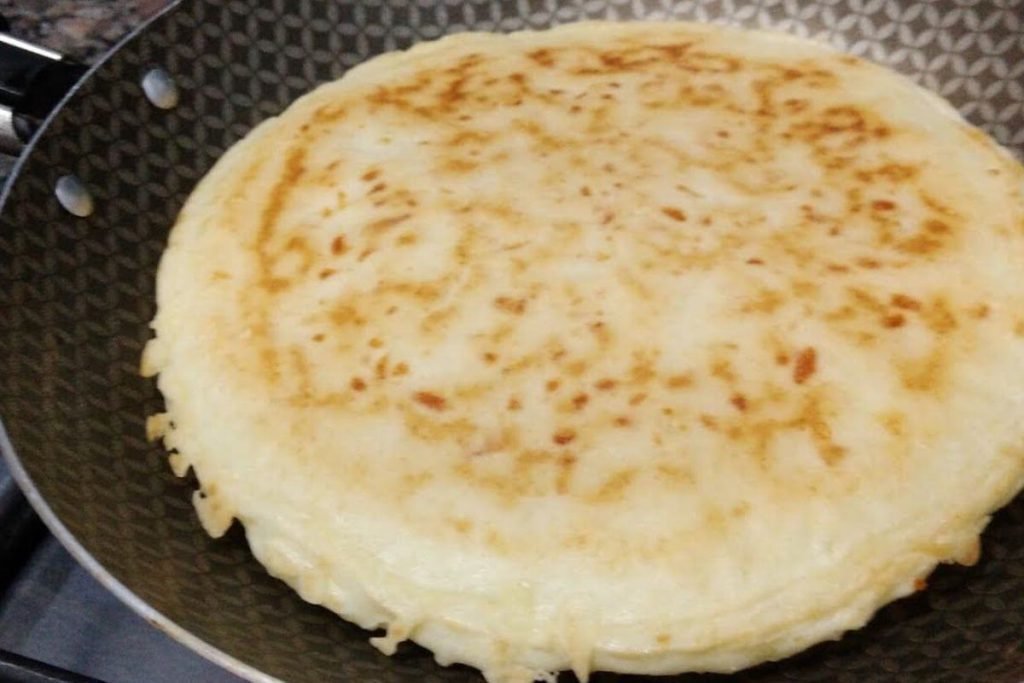 Pao de polvilho na frigideira facil de fazer blank