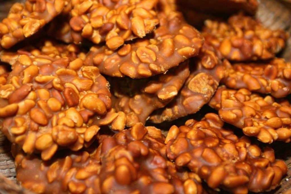 Pé de Moleque de rapadura com 4 ingredientes