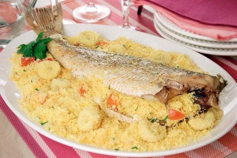 Peixe recheado com farofa