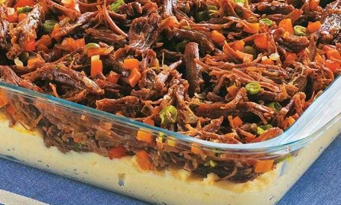 Receita de Acém Refogado com Legumes e Purê de Batatas d