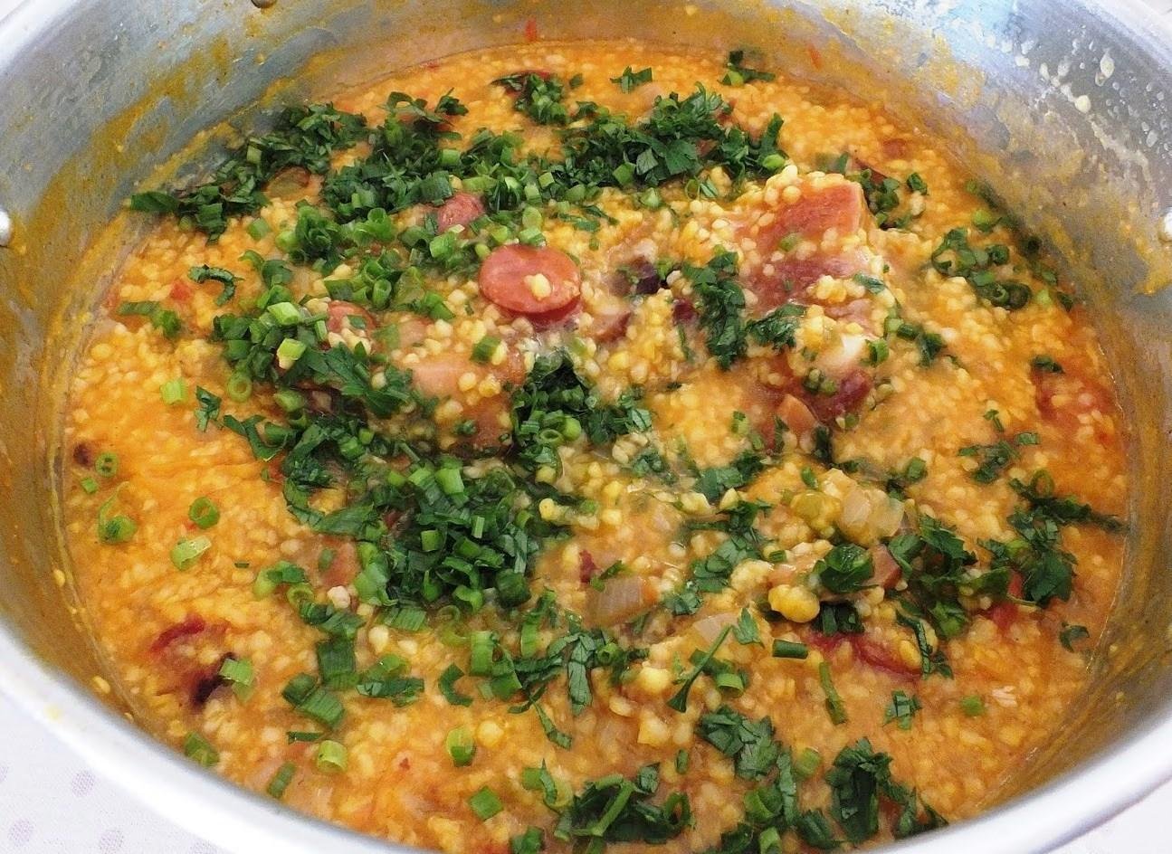 canjiquinha com calabresa e costelinha