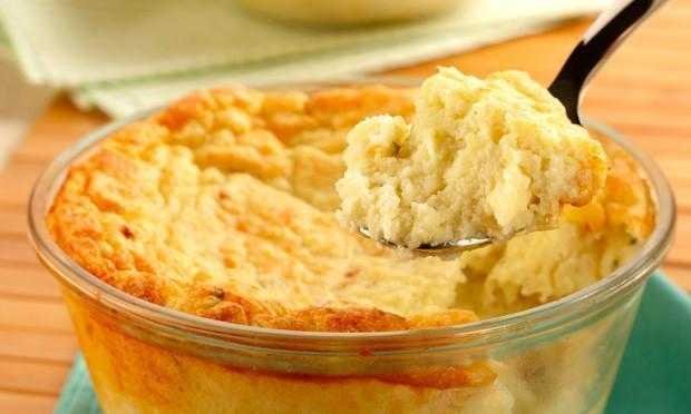 Receita de suflê de batata com queijo.