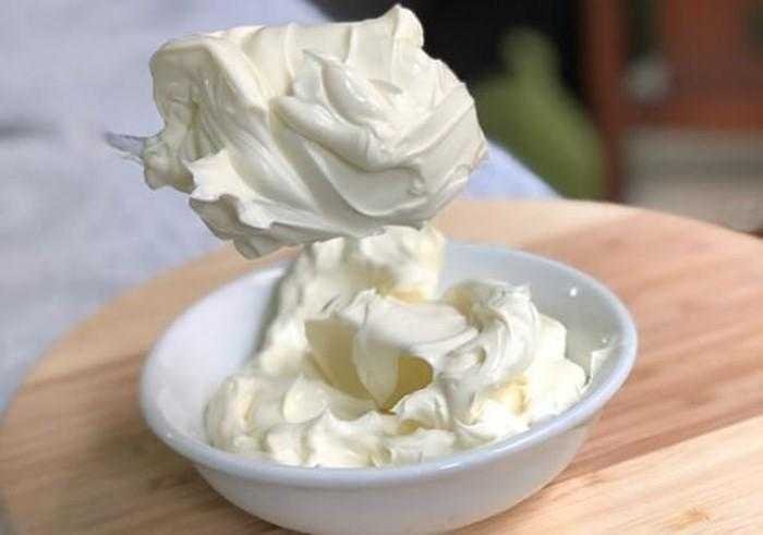 Requeijão cremoso caseiro, fácil e com apenas 3 ingredientes 