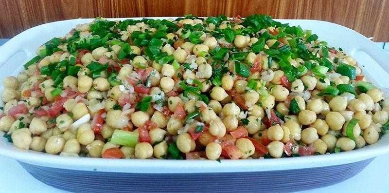 Salada de grao de bico – Deliciosa e bastante saudavel Salada de grão de bico