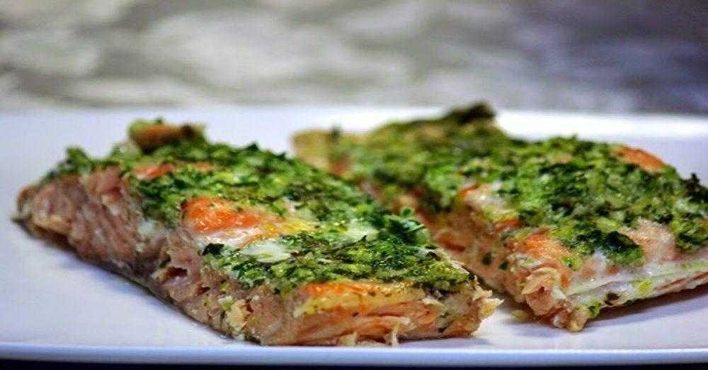 Salmao assado com manteiga de ervas Salmão assado com manteiga de ervas