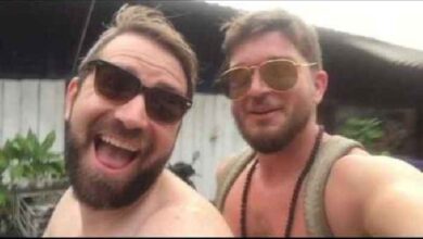 Seus pais acham que ele é gay, então ele lhes mandou este vídeo de suas férias. Eles não conseguiam parar de rir!