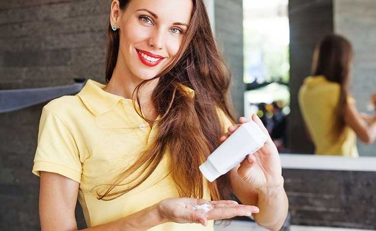 Shampoo seco caseiro Limpa os fios sem precisar de lavagem Shampoo seco caseiro! Limpa os fios sem precisar de lavagem