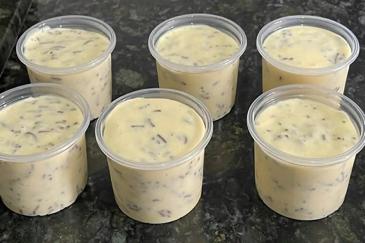 Sobremesa rapida de geladeira deliciosa e feita com poucos ingredientes Sobremesa rápida de geladeira deliciosa e feita com poucos ingredientes