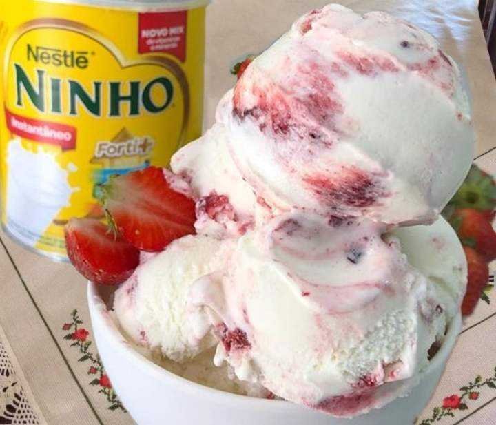 Sorvete de Leite Ninho com Morango