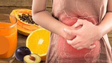 Suco de mamão, laranja e ameixa para soltar o intestino preso