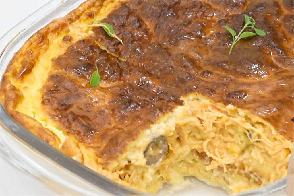 Torta de frango sem trigo na massa e com recheio Torta de frango sem trigo na massa e com recheio molhadinho
