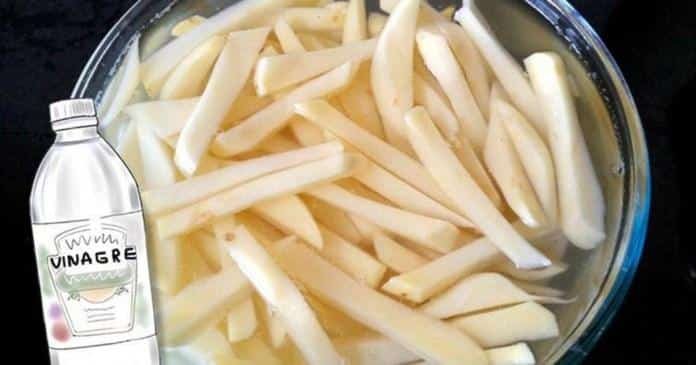 Truque caseiro para fazer batatas fritas secas e crocantes Truque caseiro para fazer batatas fritas secas e crocantes