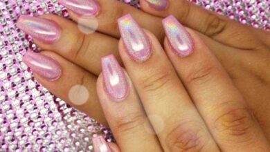 Aprenda a dar um efeito holográfico nas unhas