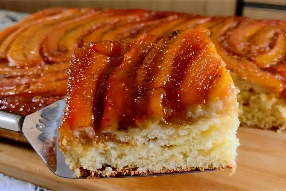 bolo de banana caramelada de liquidificador Bolo de banana caramelada de liquidificador delicioso e perfeito para o lanche da tarde