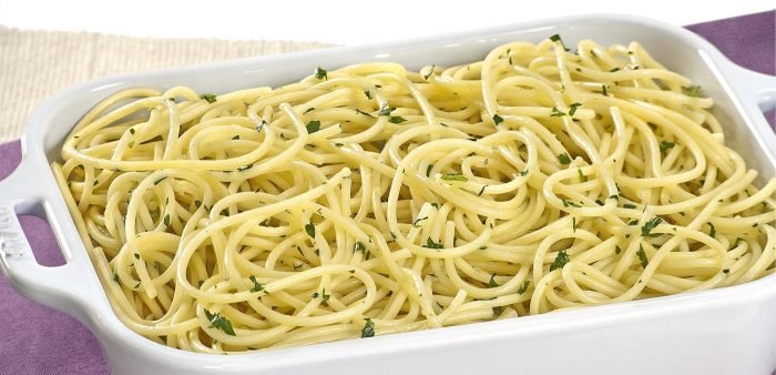 Como temperar macarrão macarrao ao alho e oleo Como temperar macarrão