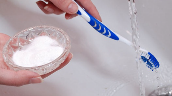 elimine o tartaro e clareie seus dentes usando apenas esse