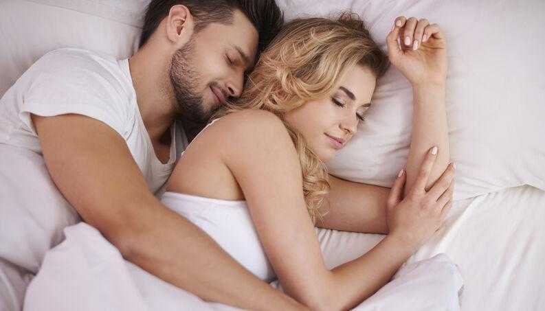 ficar agarradinho com seu amor melhora a relacao reduz ansiedade Ficar agarradinho com seu amor melhora a relação, reduz ansiedade e faz bem a saúde