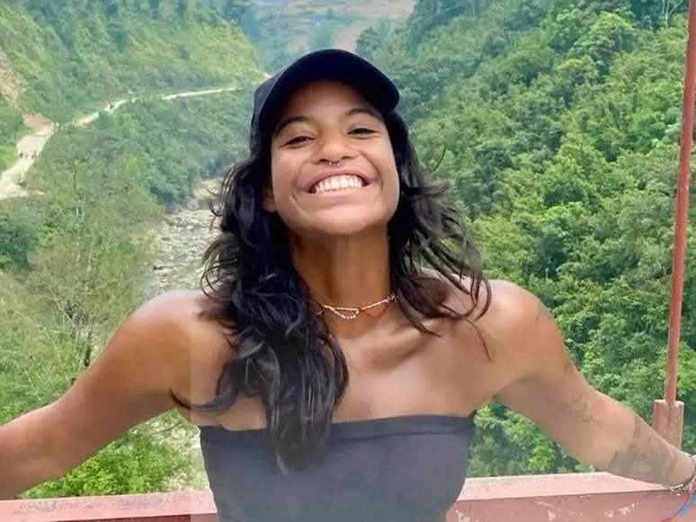 guia que levava brasileira em trilha na indonesia da sua
