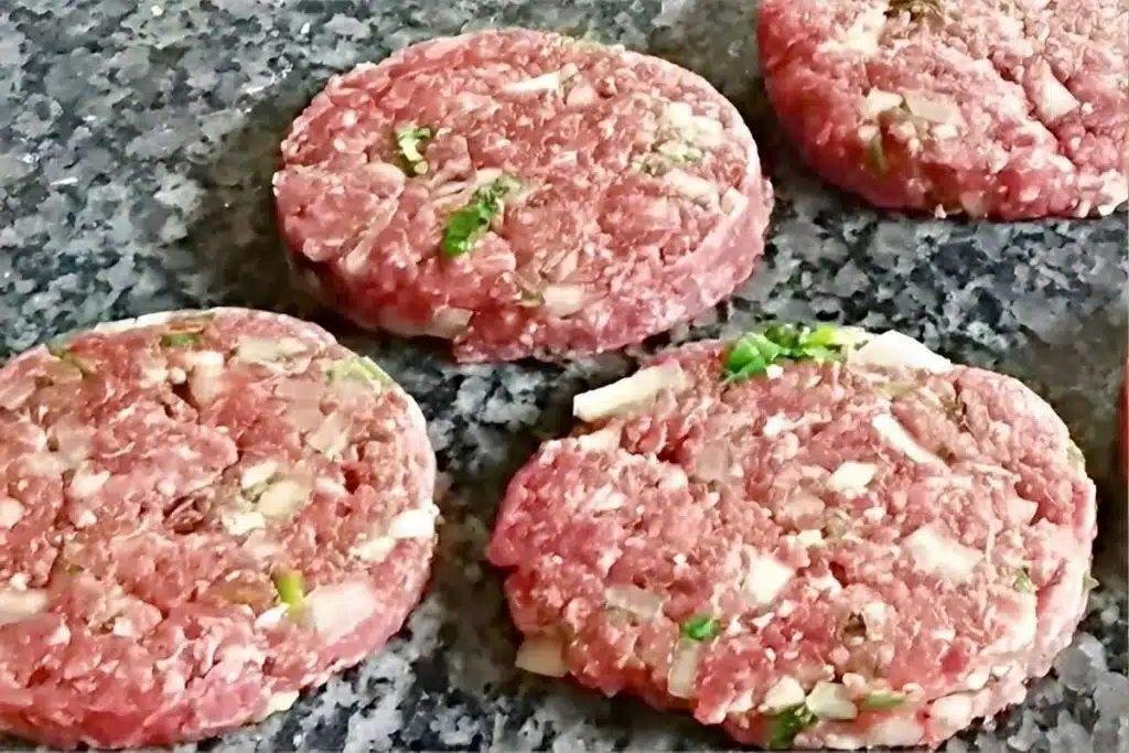 Hambúrguer artesanal caseiro para fazer lanches e sanduíches deliciosos na sua casa