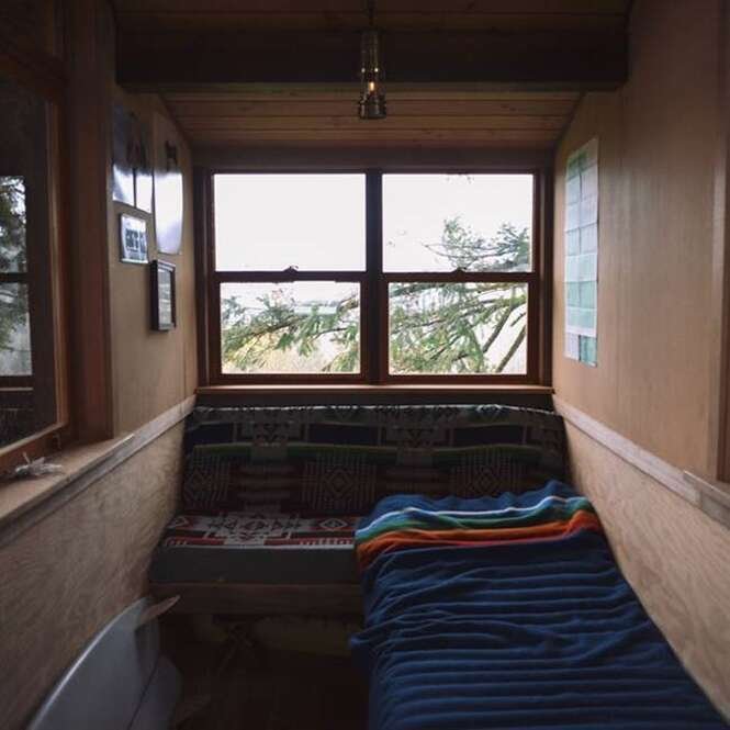 homem abandona vida normal para realizar sonho de viver em homem abandona vida normal para realizar sonho de viver em casa da árvore (1)