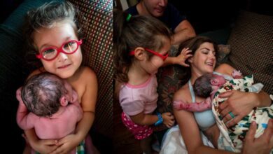 Mãe dá à luz na frente da filha. E com apenas três anos, ela soube exatamente o que fazer