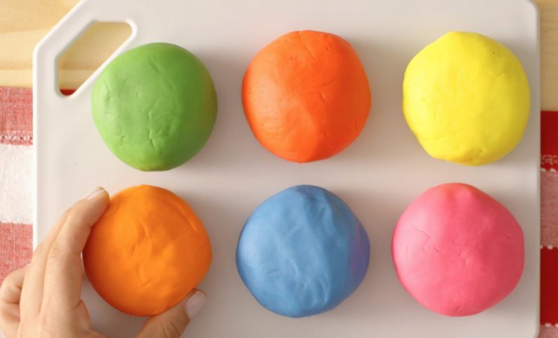 Massinha de modelar com gelatina caseira