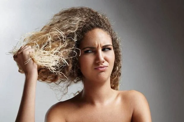 melhor hidratacao caseira para cabelo emborrachado O que é um cabelo emborrachado e porque ele fica assim?